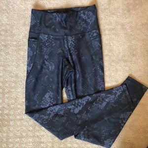 Old navy, elevate legging.  Snake skin in black and grey.  Size M long!